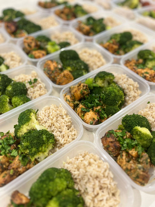M3 Garlic Butter Chicken with Wholegrain Rice & Broccoli. 353 calories: 29GC/8GF/40GP